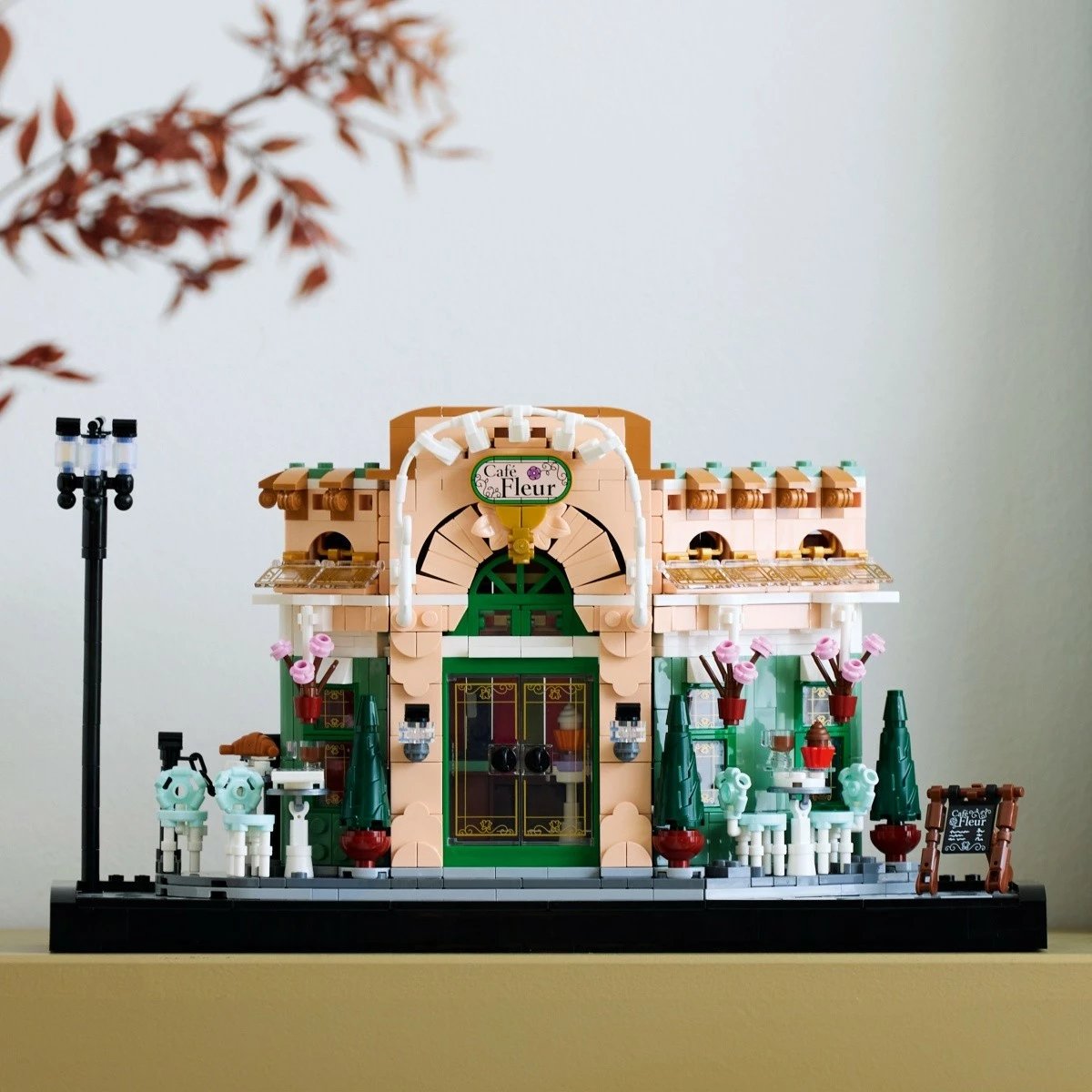 Set ndërtimi LEGO Icons 10362 French Café, 1101 pjesë
