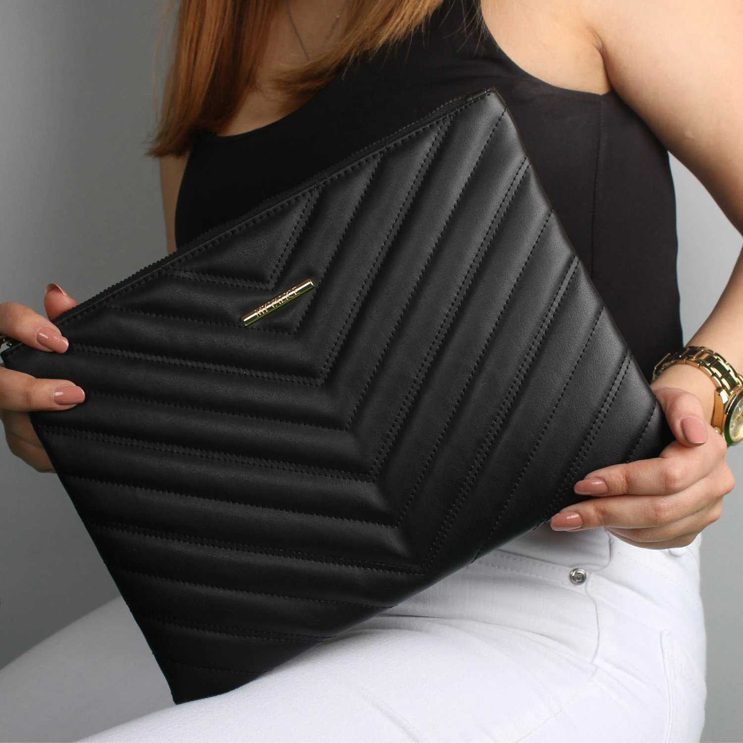 Çantë dore Zoozie, model 5301, e zezë