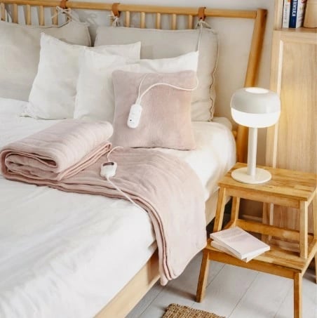 Jastëk elektrik Adler AD 7444, 38x38 cm, 2 nivele temperature, 80 W, mbrojtje nga mbinxehja, mbulesë polar e lareshme, rozë