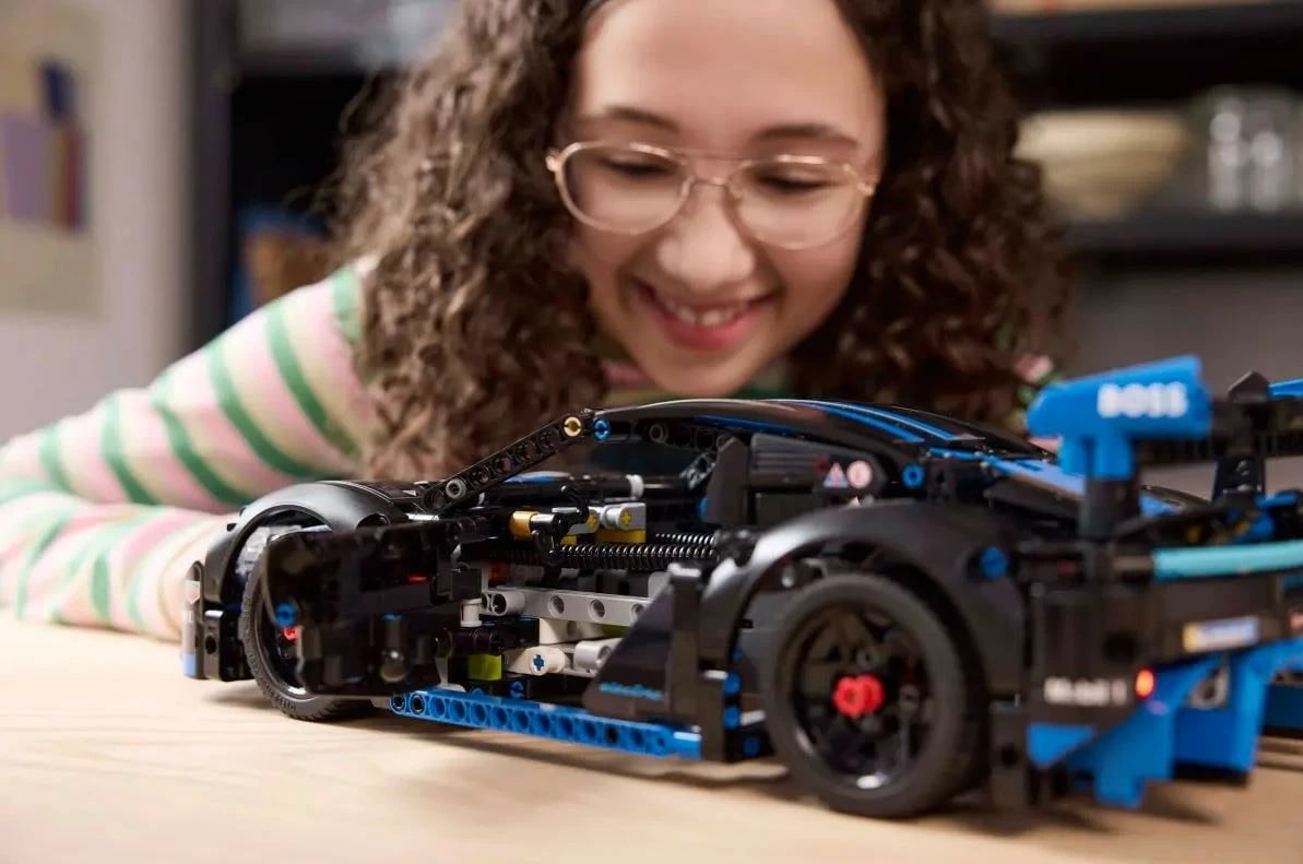 Set ndërtimi LEGO Technic Porsche GT4 e-Performance Racing Car 42176, 834 pjesë, i zi/blu