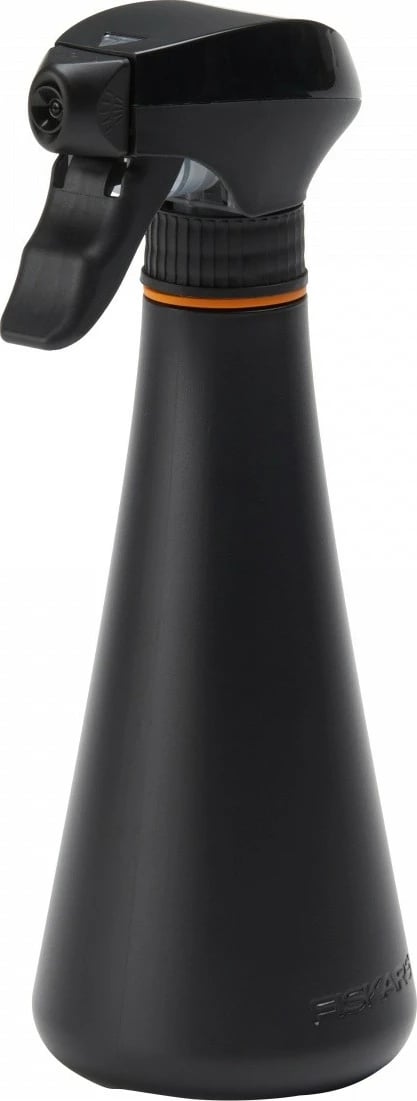 Spërkatës për bimë, Fiskars 1071306, trup rezinë me 30% plastikë të ricikluar, bllokim grykë, i lehtë, e zezë