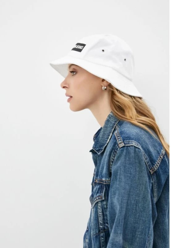 Kapelë Calvin Klein, për të dyja gjinitë, e bardhë