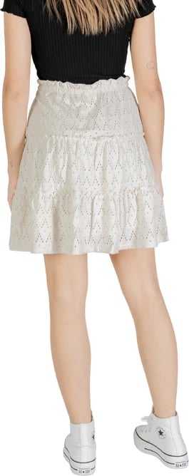 Fund Vila Clothes femra e bardhë