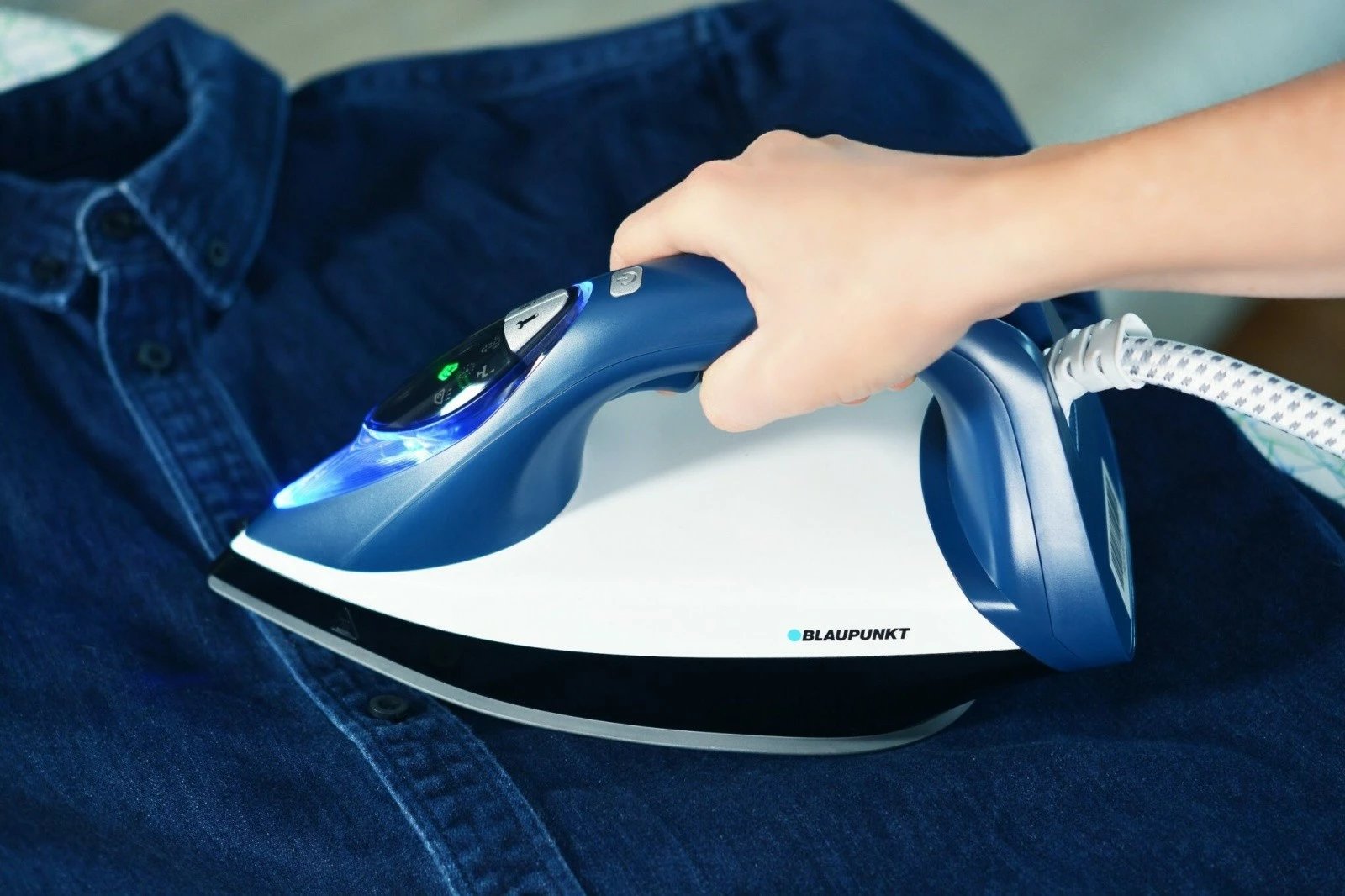 Hekur me avull Blaupunkt SSP701, stacion avulli, 3200W, 1.5L, e zezë/blu/bardhë