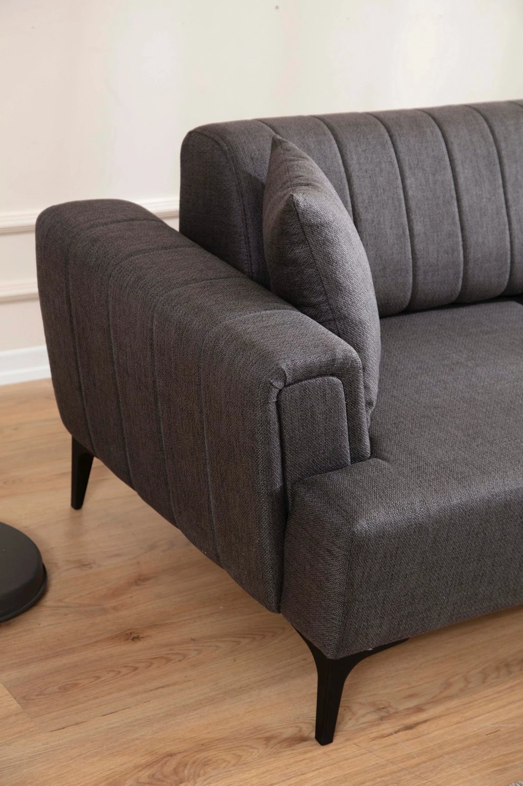 Kënd-sofë Hamlet, ngjyrë gri e errët, shndërrohet në krevat, këndi i djathtë