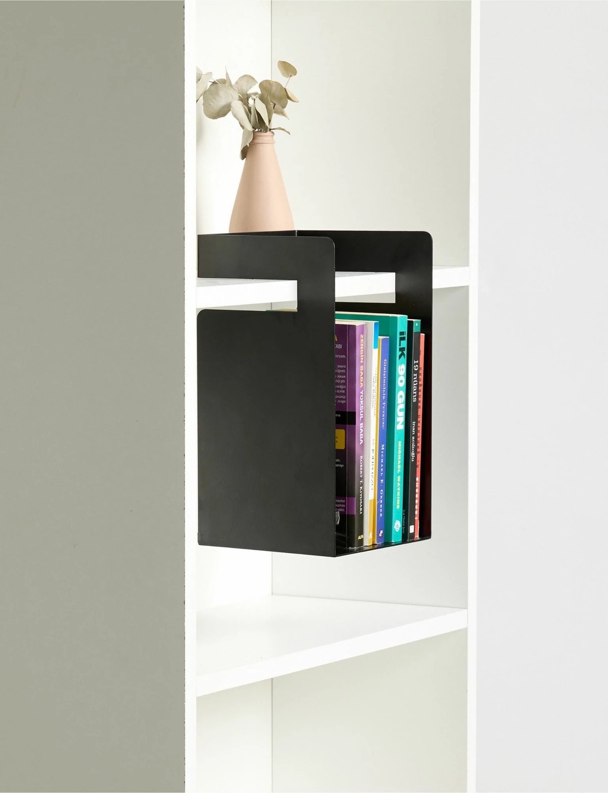 Mbajtës librash Skye Decor, formë kube, ngjyrë e zezë Mbajtës librash Skye Decor, formë kube, ngjyrë e zezë