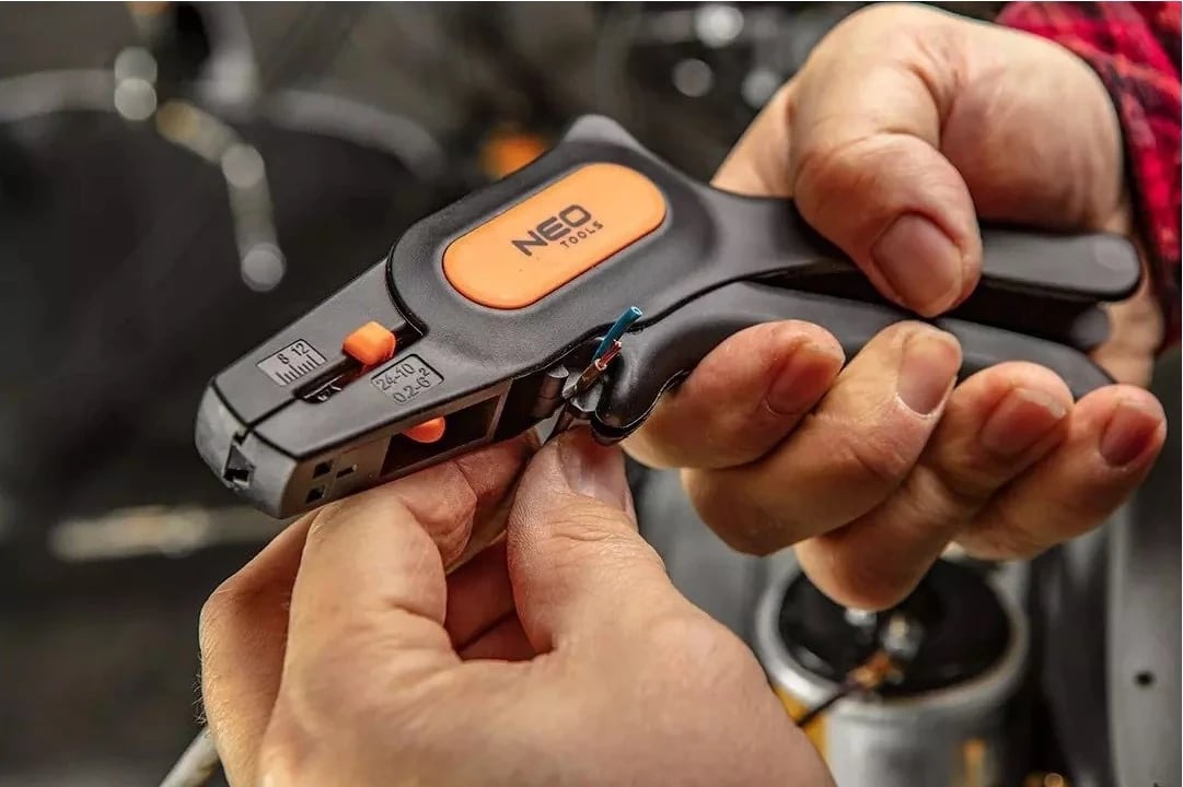 Shkëputës automatik i izolimit Neo Tools, 195mm, ngjyrë e zezë Shkëputës automatik i izolimit Neo Tools, 195mm, ngjyrë e zezë