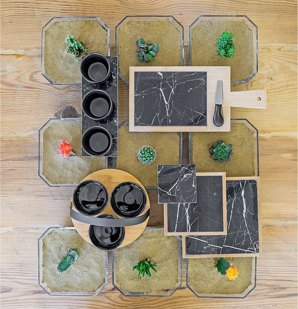 Dërrasë shërbyese BILBAO, mermer i zi-bardhë, bambu natyrale, 17x17x2cm