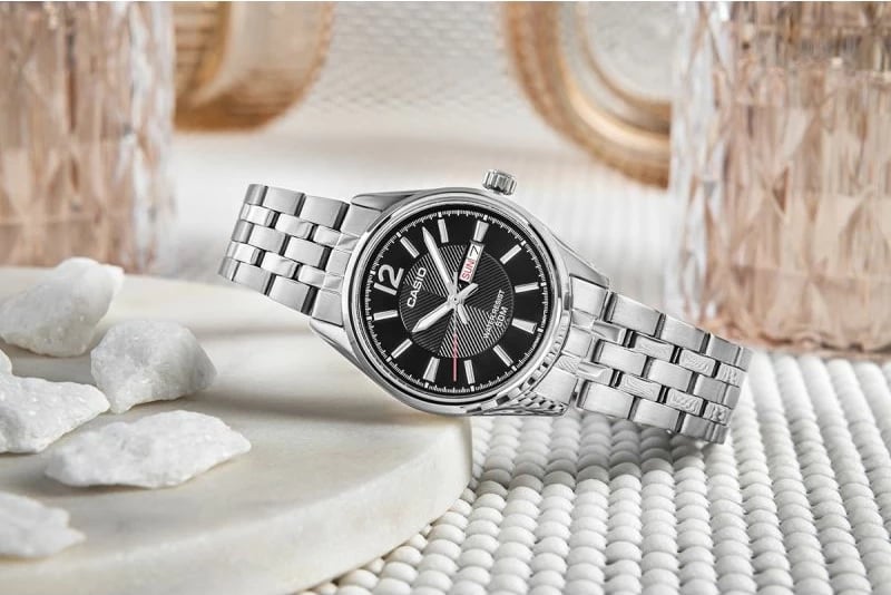 Orë dore për femra CASIO, argjend