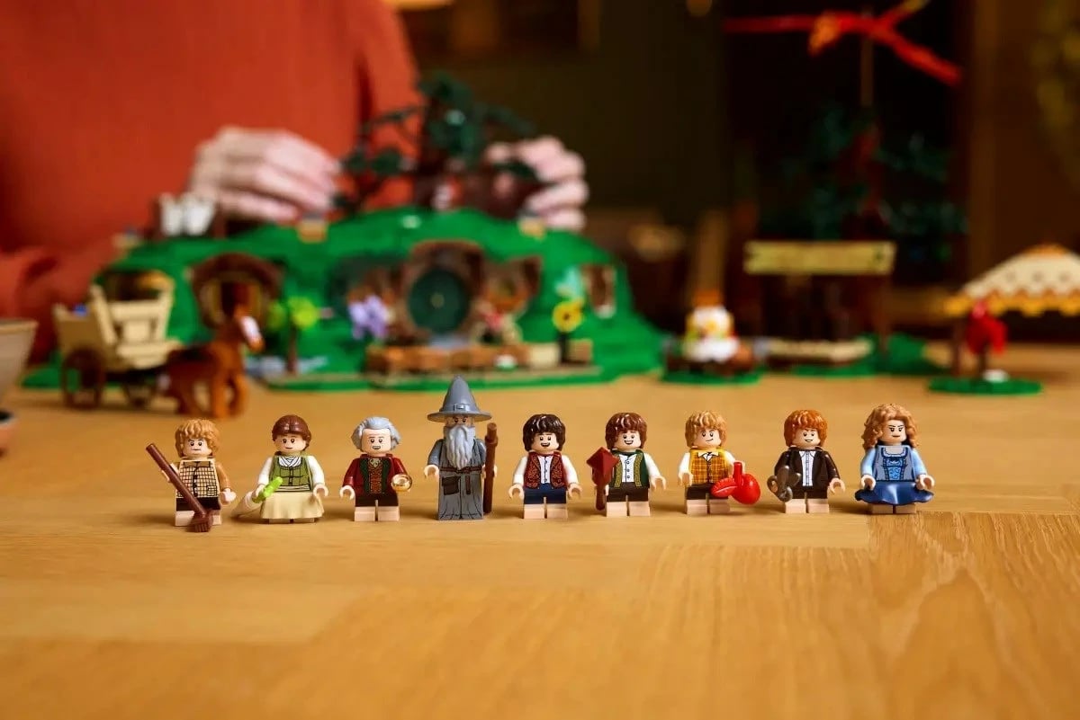 Set LEGO ICONS The Lord of the Rings: Shire 10354, për të rritur, shumëngjyrësh