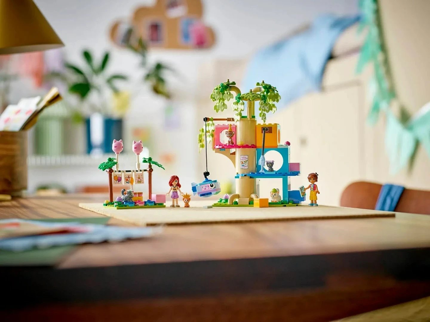 Set lodrash LEGO Friends 42666 Cat Birthday Party & Tree House, 321 pjesë