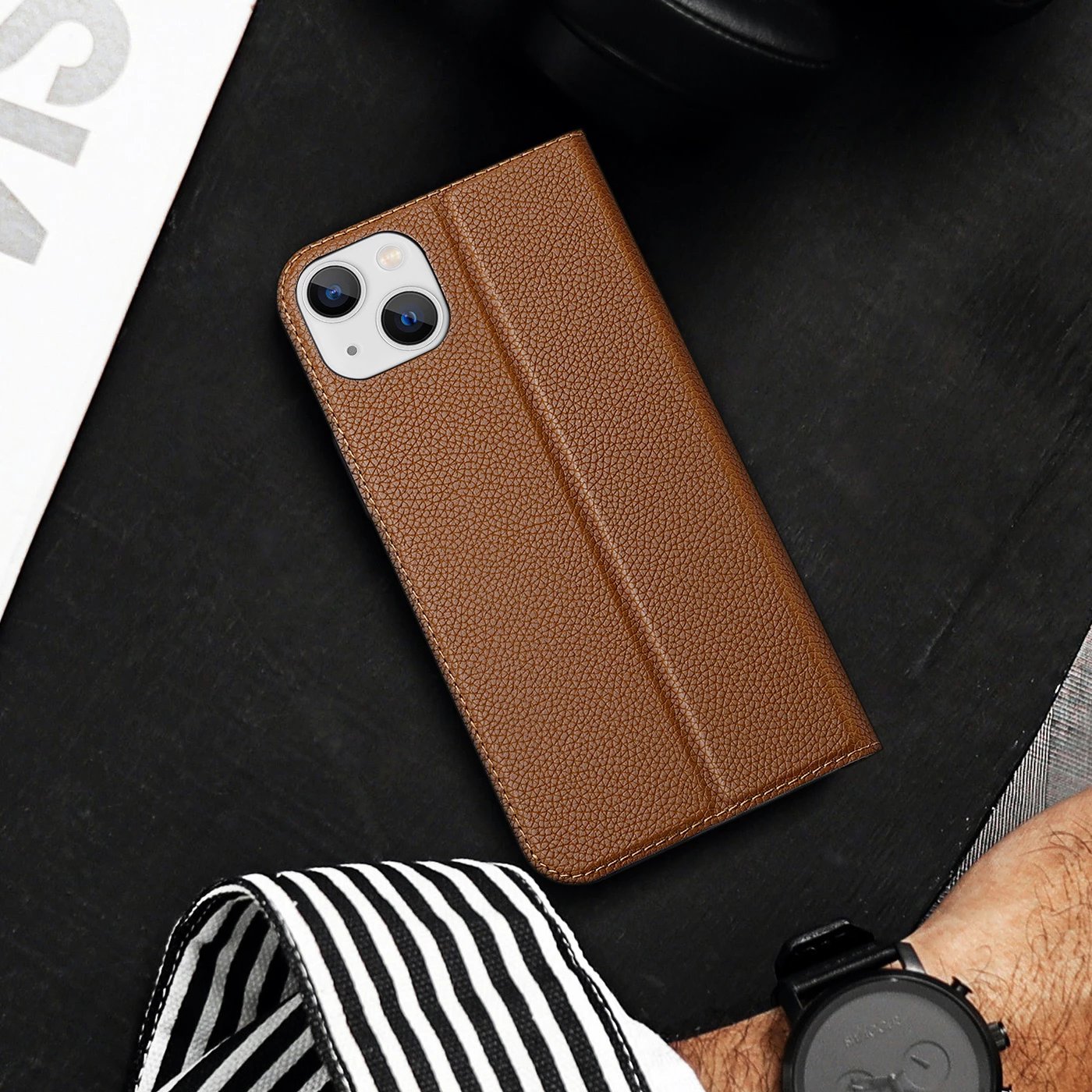 Mbështjellës Dux Ducis Skin X2 për iPhone 14 Plus, me kapak magnetik, kafe