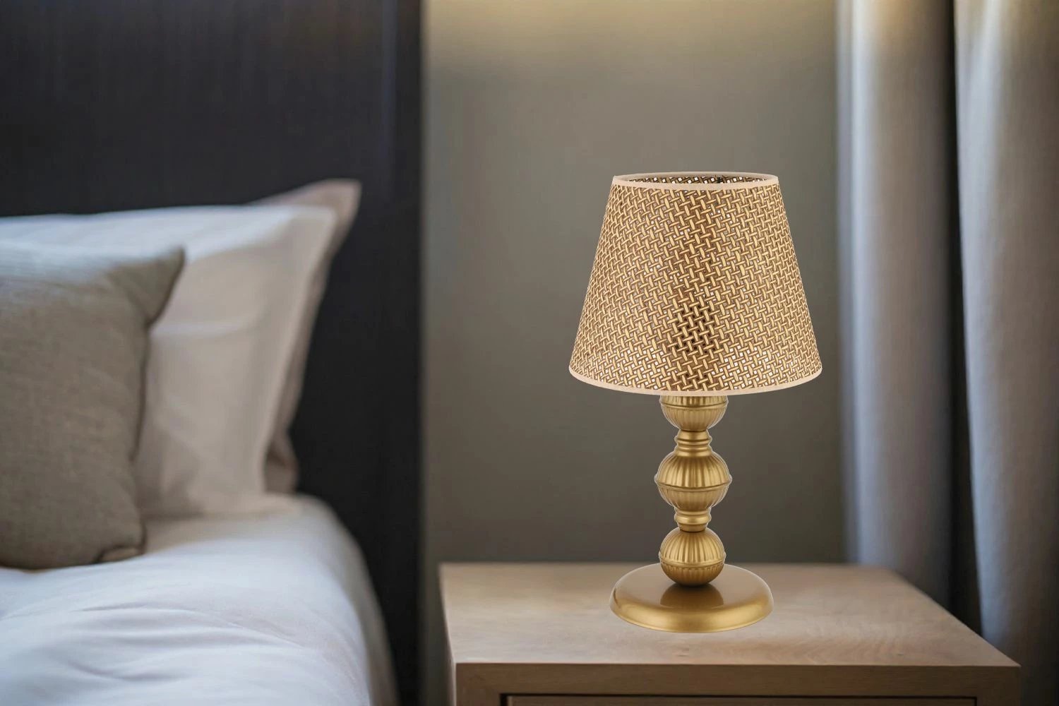 Llambë tavoline Opviq, 301 Hazeran, ngjyrë deve dhe ari