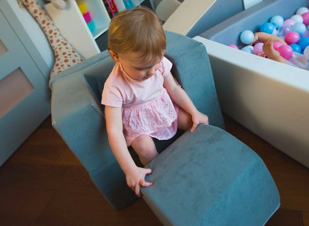 Karrige e palosshme për fëmijë, Vell, shkumë poliuretani, 2‑në‑1 karrige + kub, mbështetëse krahu palosëse, mbulesë e heqshme, gri