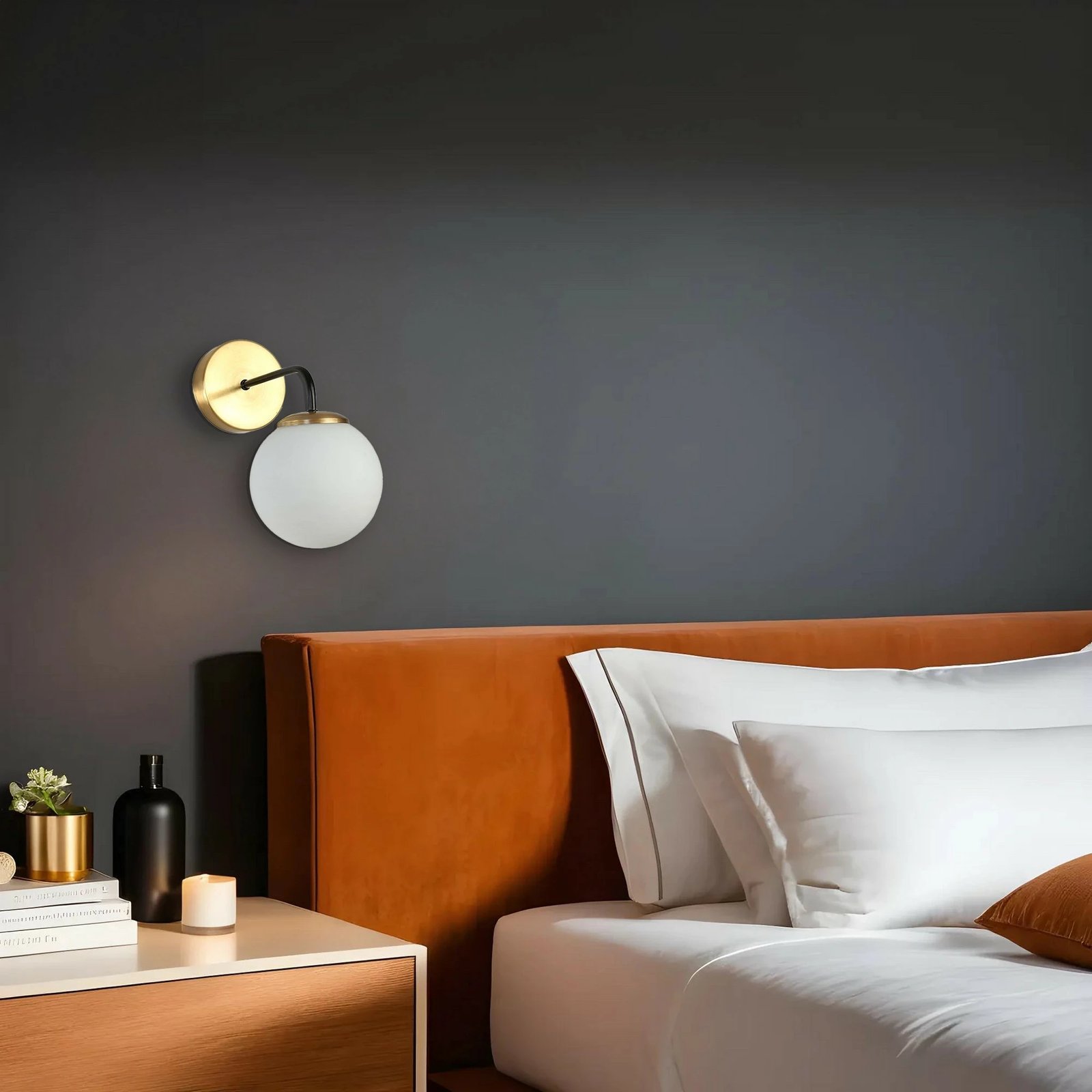 Aplik muri Opviq, ngjyrë ari dhe e bardhë, Pablo Eskitme, gotë Aplik muri Opviq, ngjyrë ari dhe e bardhë, Pablo Eskitme, gotë