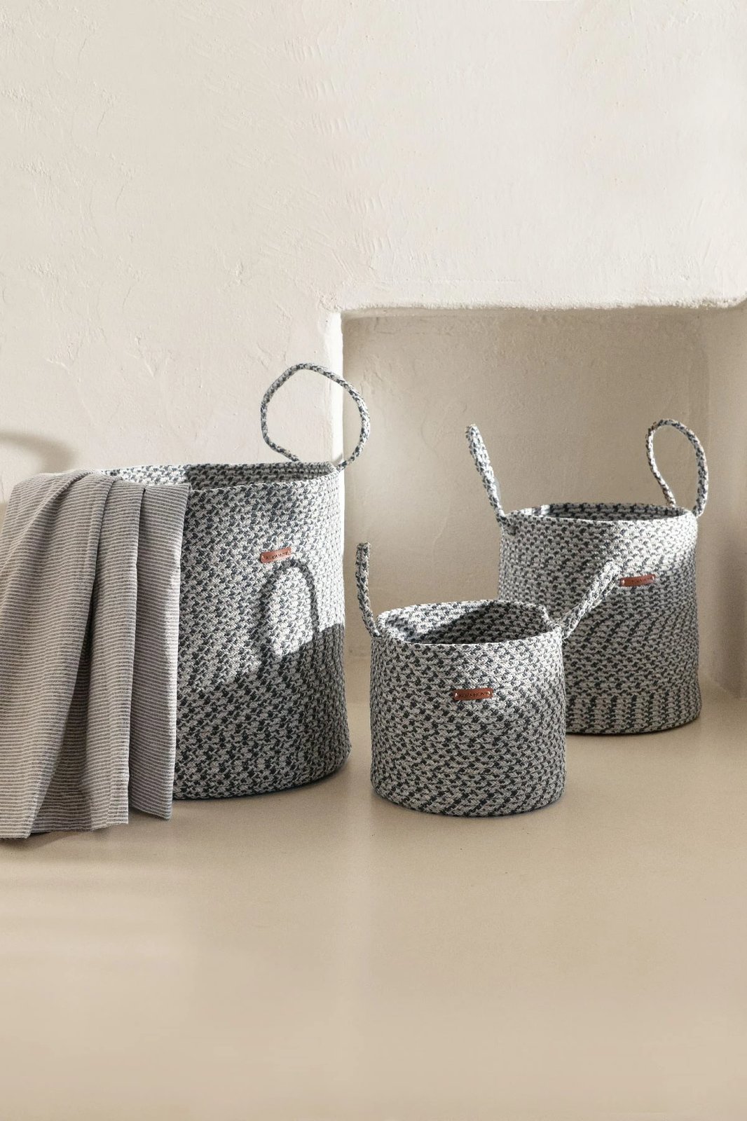 Kuti dekorative Aberto Design, 9022018, gri dhe antracit, 35x50cm