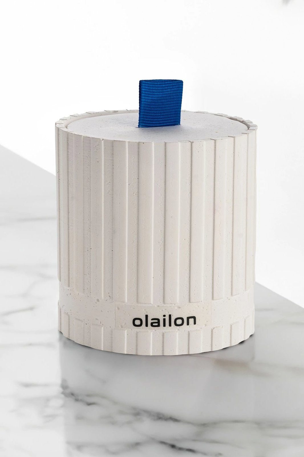 Qiri Aberto Design, Sutun, i bardhë, i kaltër