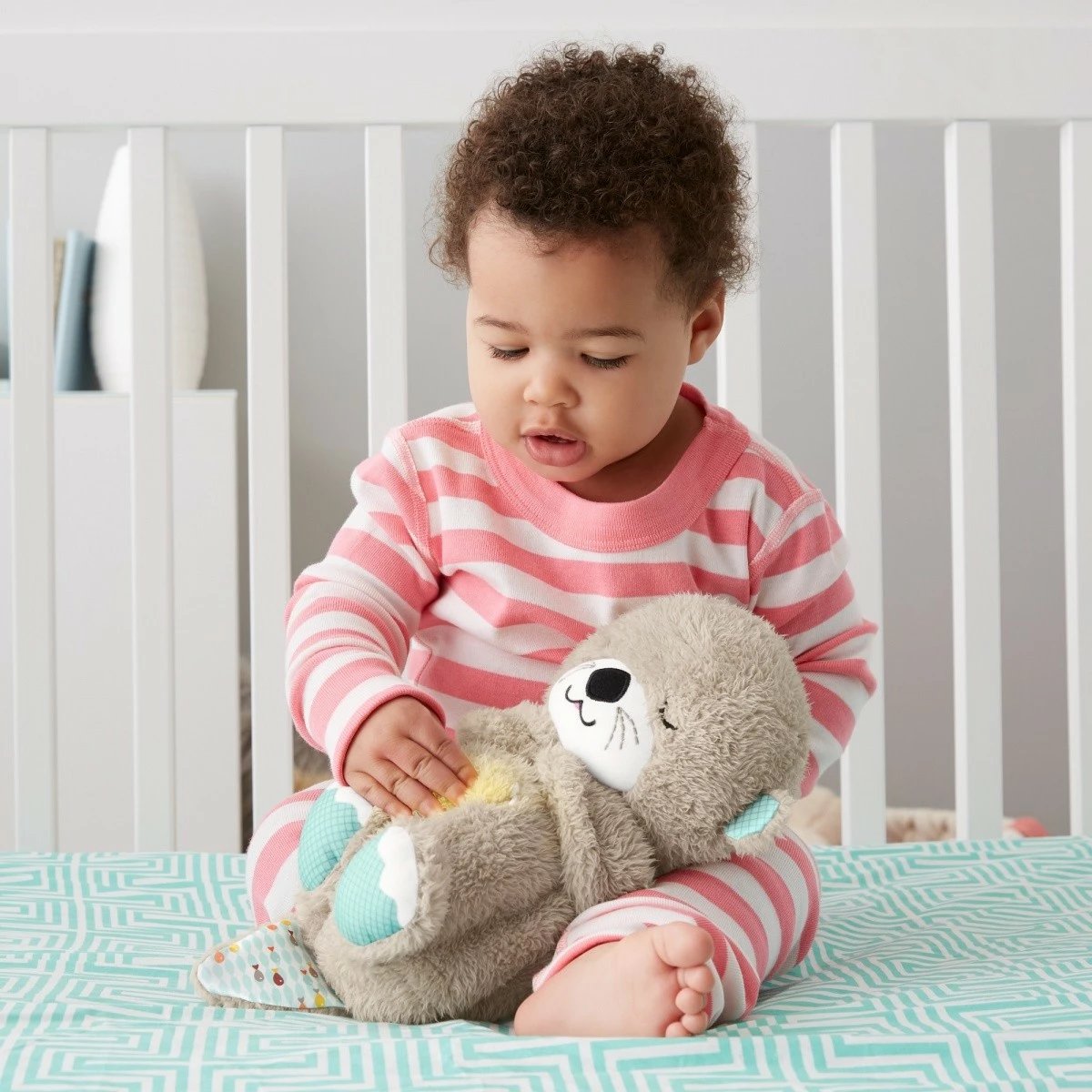 Lodër pelushi Fisher Price Cuddle Sleepy Wydra, FXC66, për foshnje, me muzikë dhe dritë, Azure/Gri/Bardhë