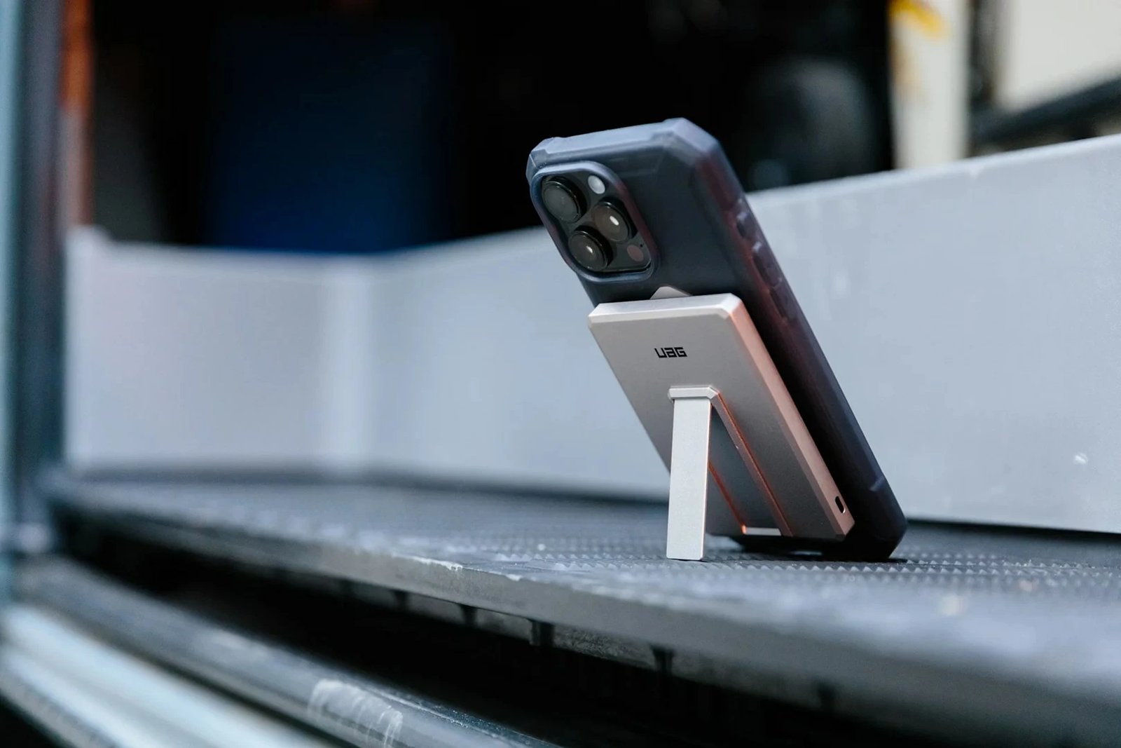 Power bank Urban Armor Gear 9B4417114030, 5000 mAh, Wireless, Gri