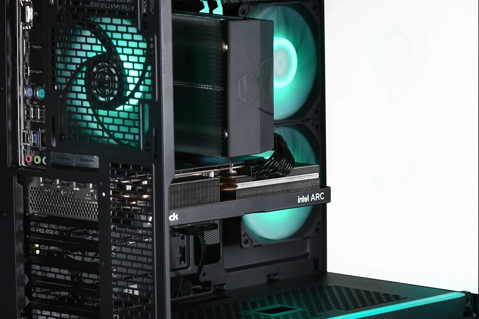 Kompjuter Actina, Intel Core i5, 32GB RAM, 1TB SSD, Intel Arc A580, i zi
