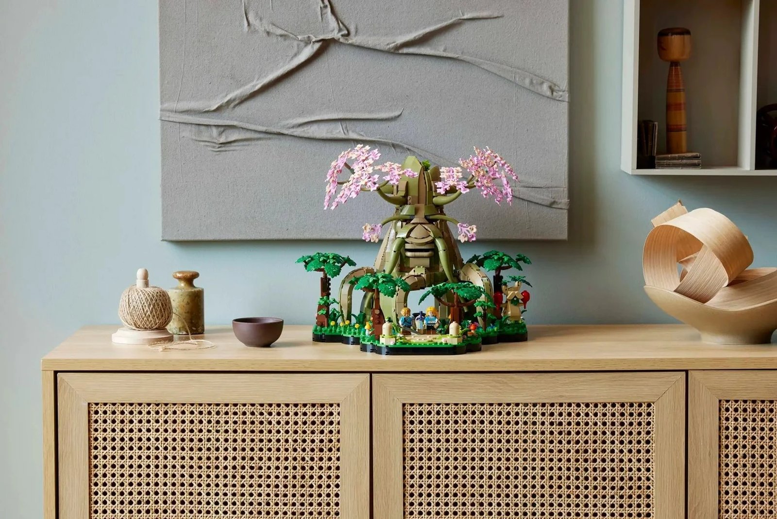 Set LEGO The Legend of Zelda 77092 Great Deku Tree 2-in-1, 2500 pjesë, me 4 minifigura