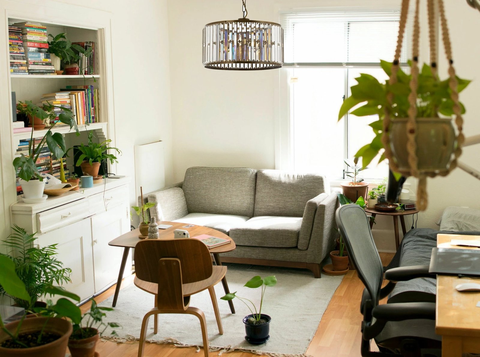 Llambë tavani Opviq, AV-1667-3E, ngjyrë antike, trup metalik, kapak kristali, 65x40cm