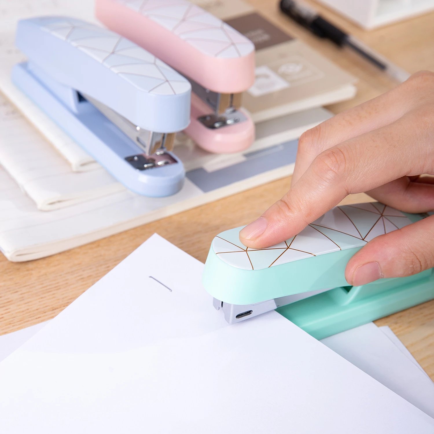 DELI HEFT 25FL MACARON 0402F