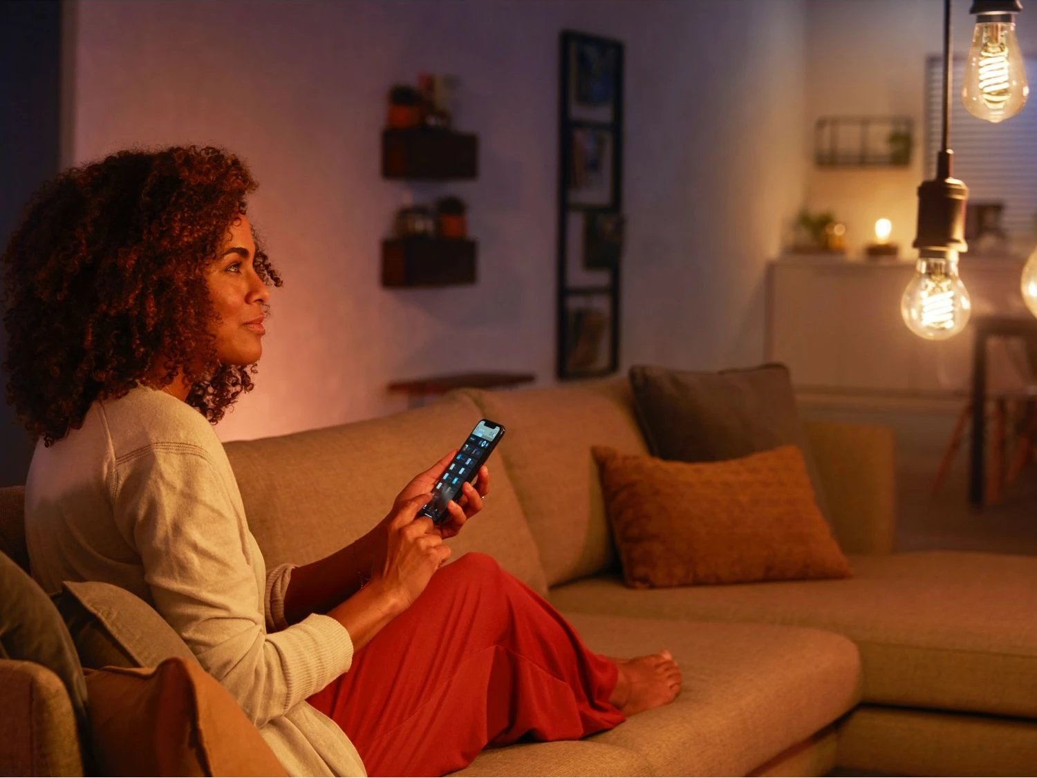 Llambë smart Philips Hue G93 E27 Filament, Bluetooth/Zigbee, LED, Transparent