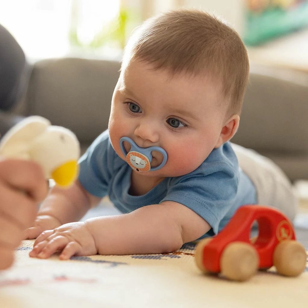 Qetësues NUK Space silikon 6-18 muaj luan, kafe, 1 copë