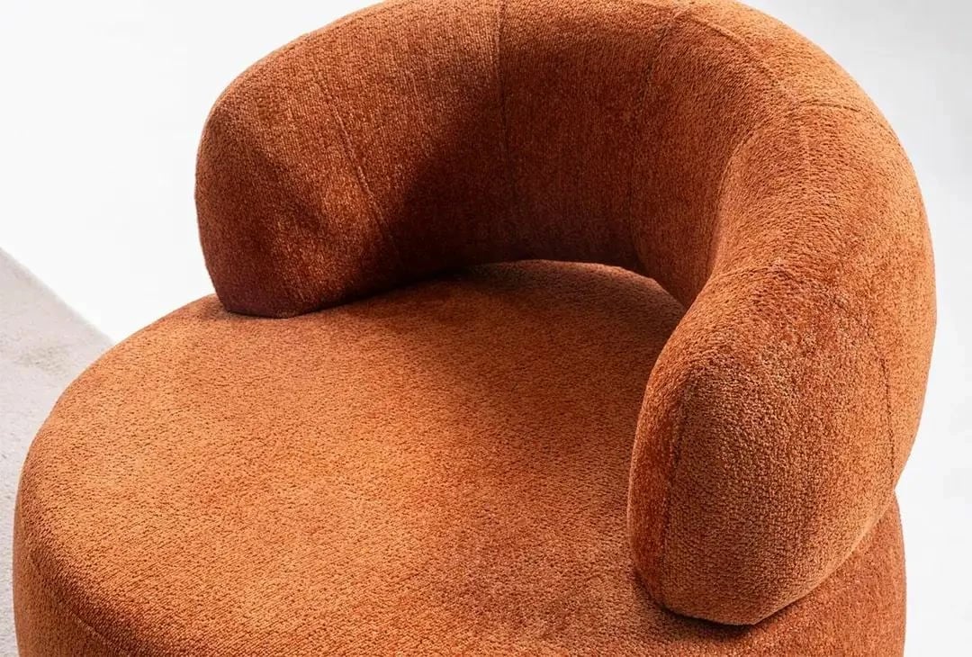 Karrige Wing, Atelier del Sofa, ngjyrë e kuqe qeramike (Tile Red), Rio