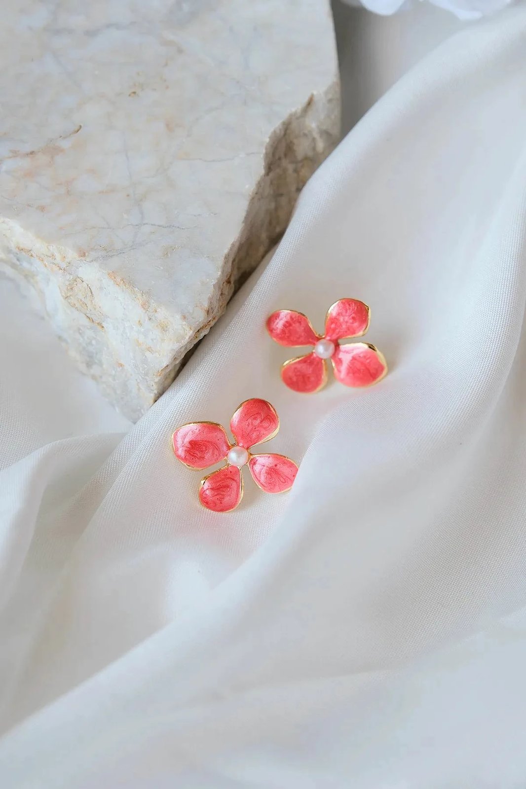 Vathë Jumeon, ngjyrë ari, Trn-İnc-Sdfkup