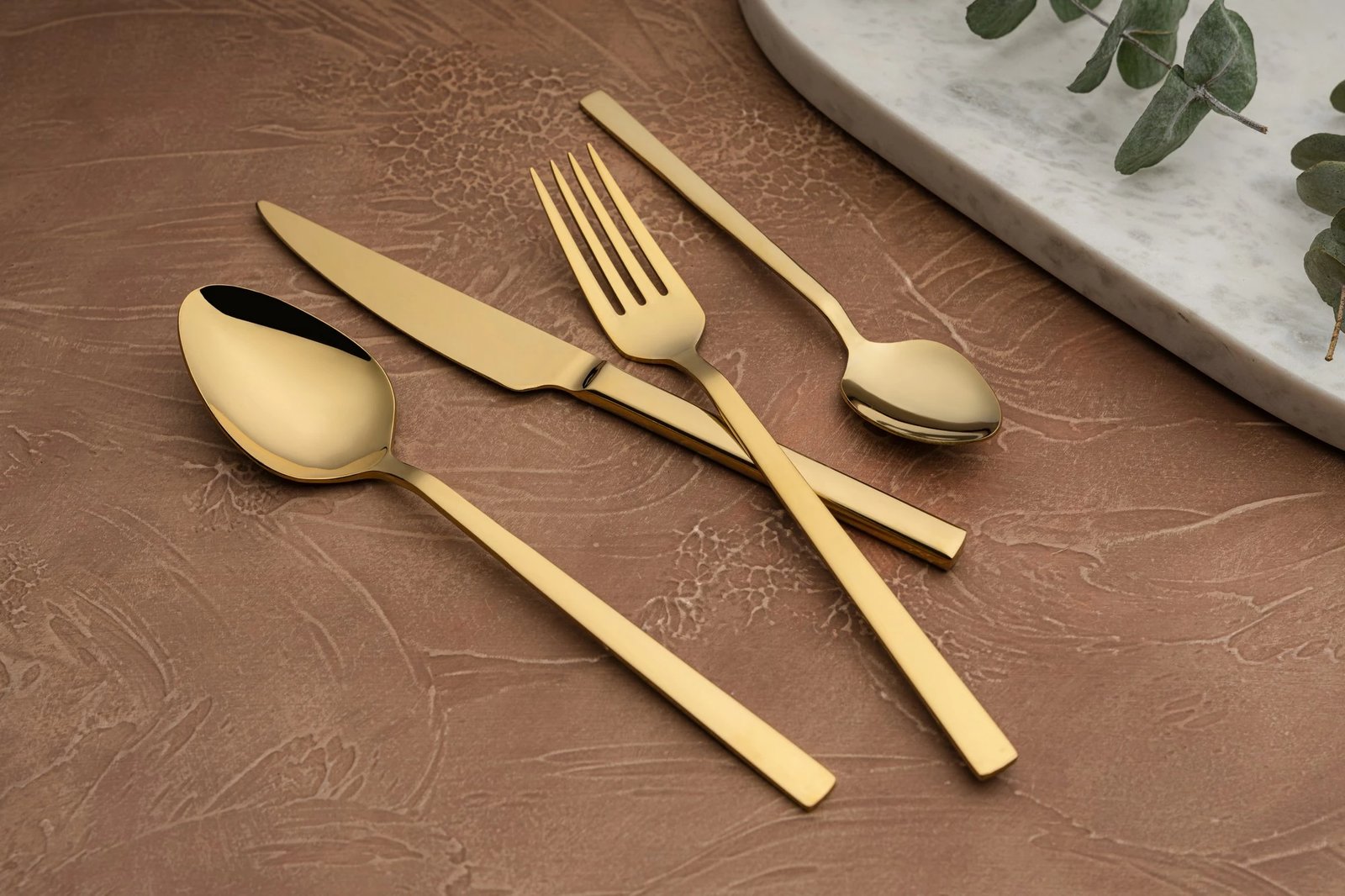 Set lugë, pirunë, thikë dhe lugë ëmbëlsirash (24 copë), ngjyrë ari, Hermia Concept, CBK24GD