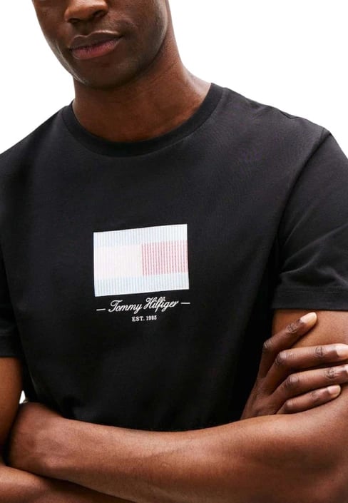 Maicë Tommy Hilfiger për meshkuj, e zezë