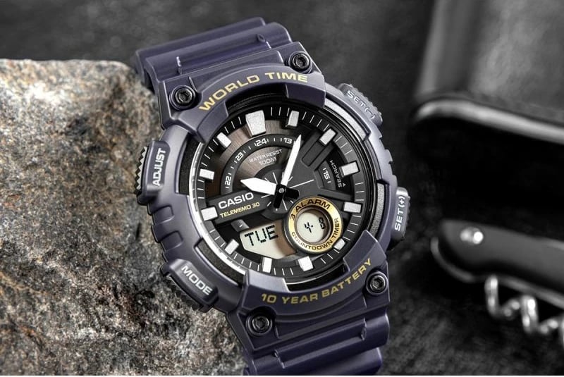 Orë dore për meshkuj CASIO, e zezë