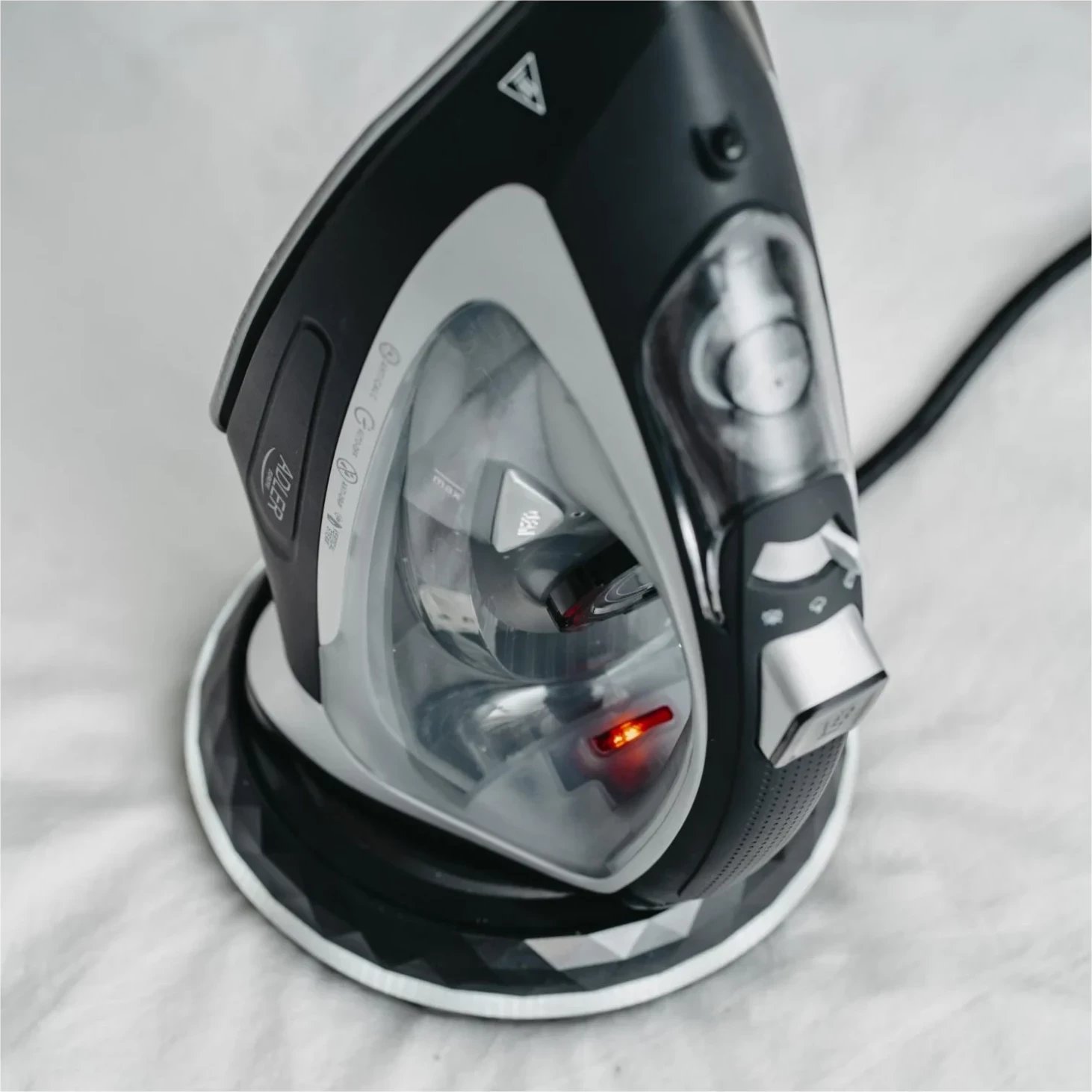 Hekur Adler AD 5043, 2800W, pa kabllo, zi-gri