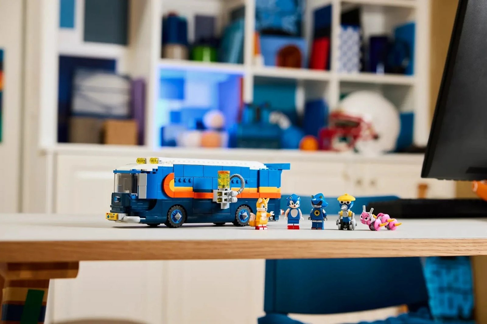 Set LEGO Sonic the Hedgehog Team Sonic Command Truck 77006, 747 pjesë