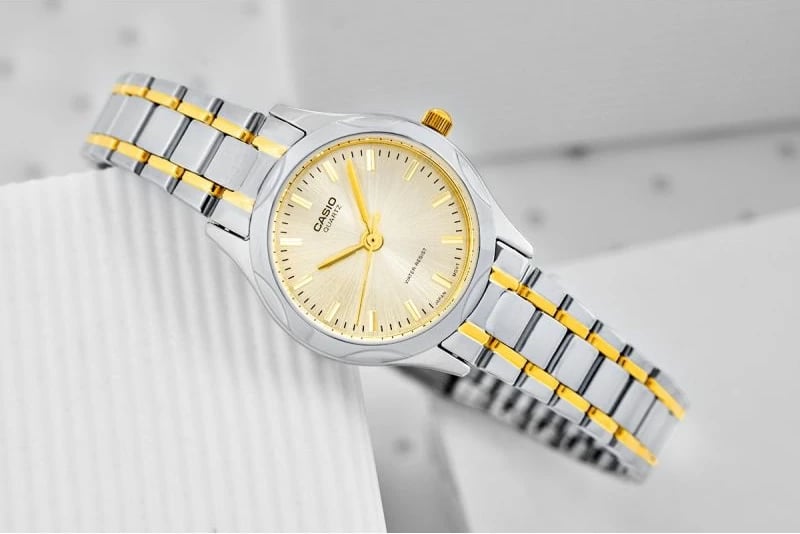 Orë dore për femra Casio, argjend e ar