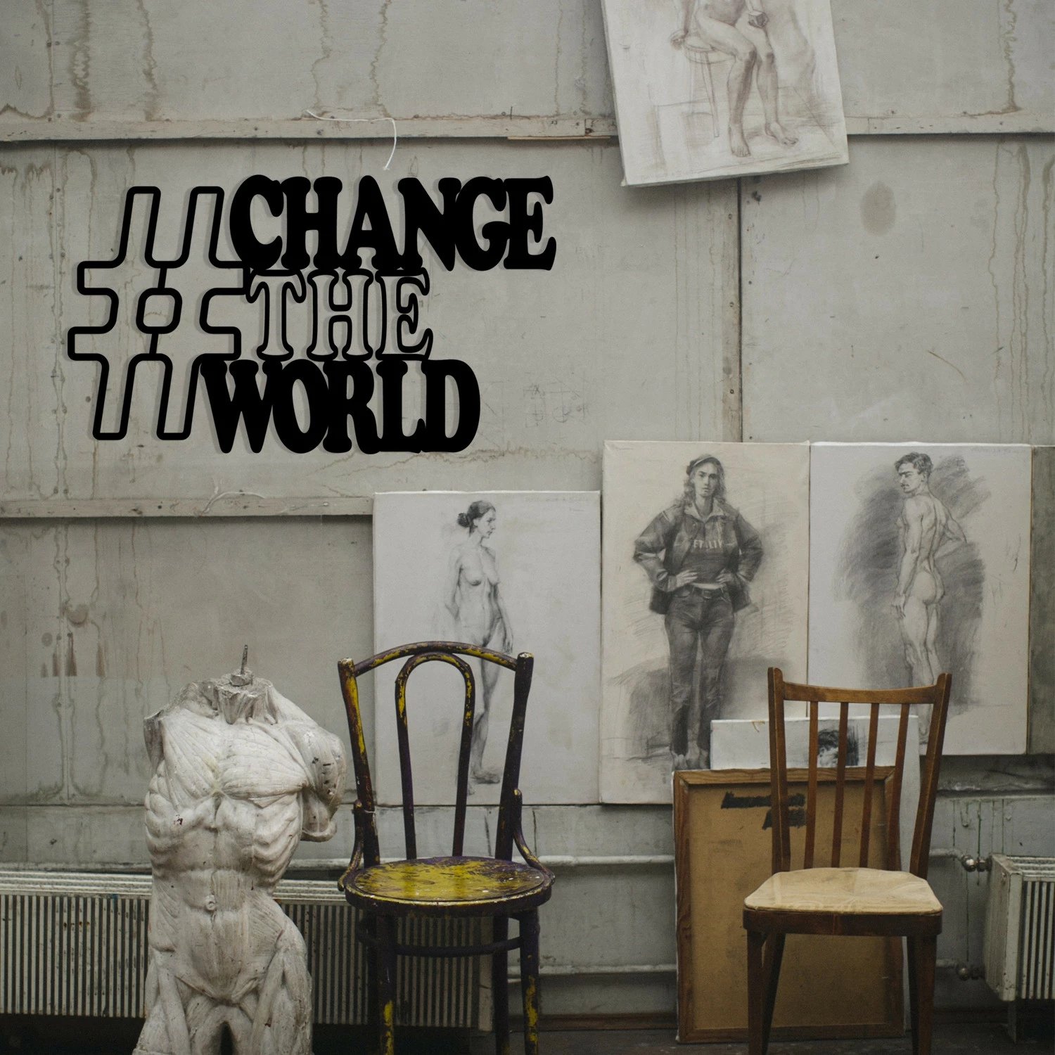 Aksesor dekorativ metalik për mur, Wallity, #CHANGE THE WORLD, ngjyrë e zezë, 70x40cm