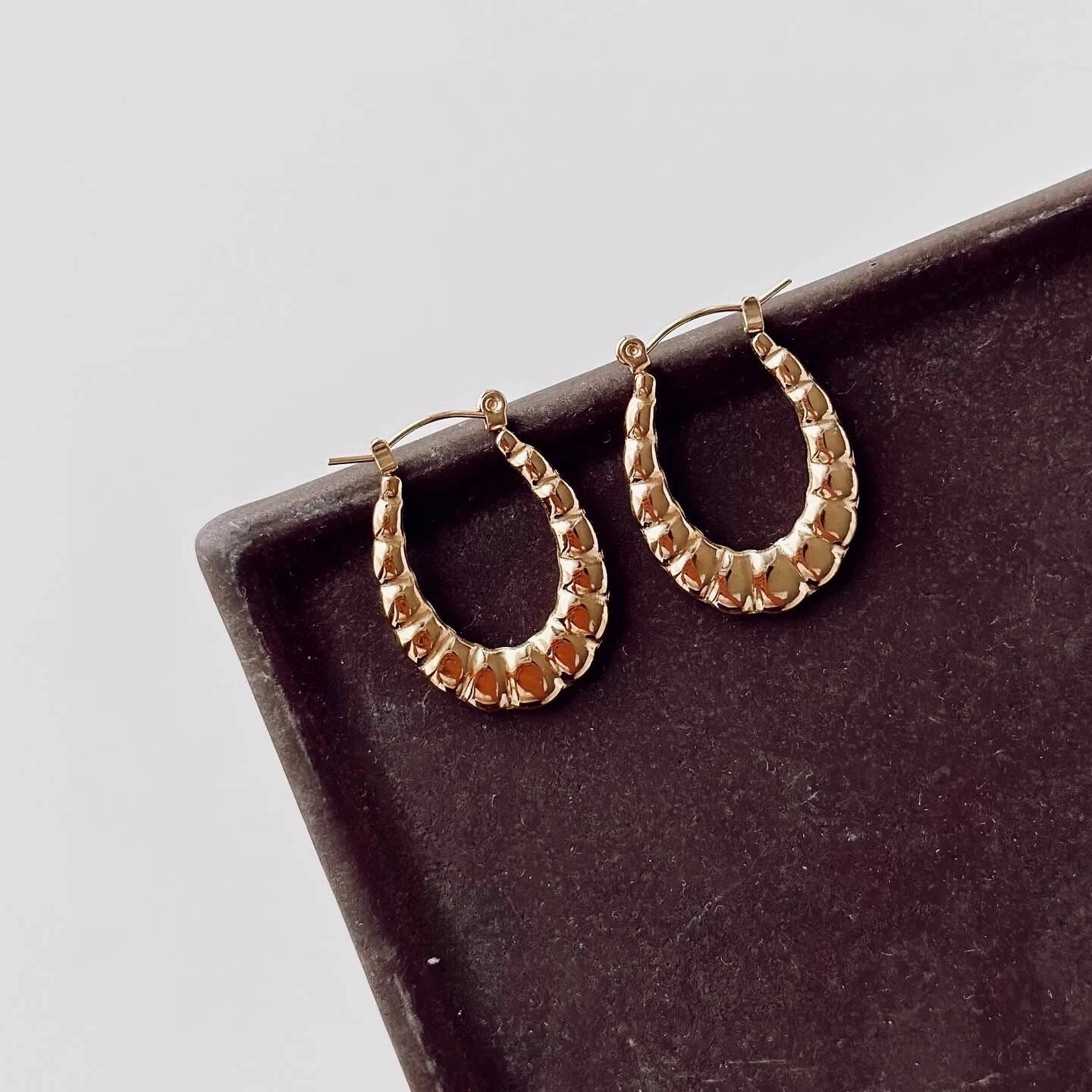 Vathë çeliku ngjyrë ari, Jumeon, Bella