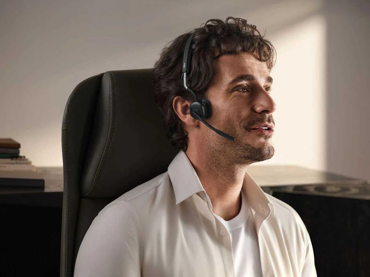Kufje SHOKZ OpenMeet UC Wireless Bluetooth me dirigjim kockor, me adapter USB-A, të zeza