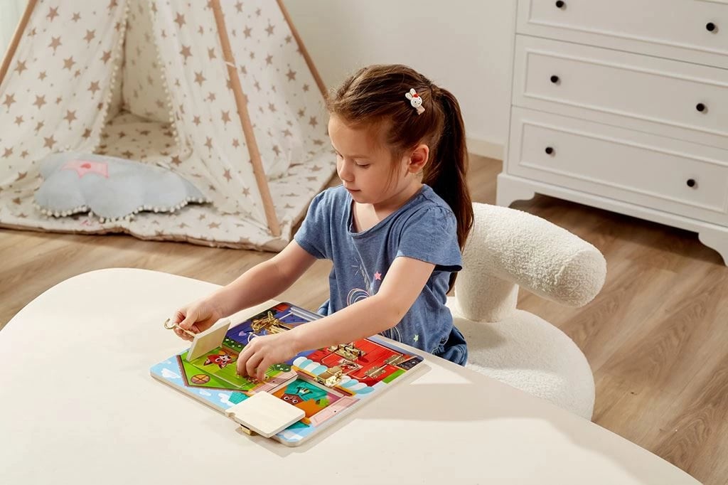 Lojë edukative druri, Viga, Locking and Unlocking, tabelë sensoriale me 4 dyer e bravë të ndryshme, 300x300 mm, Multingjyrës