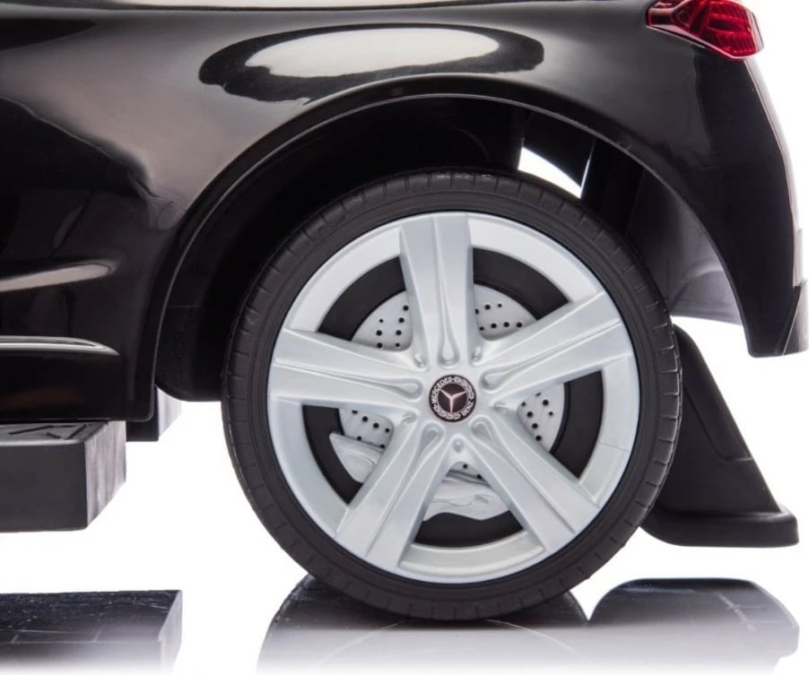 makinë ride-on Milly Mally Mercedes C-Class 6107, 4 rrota, me dorezë shtytëse, me tinguj (AAA), e zezë