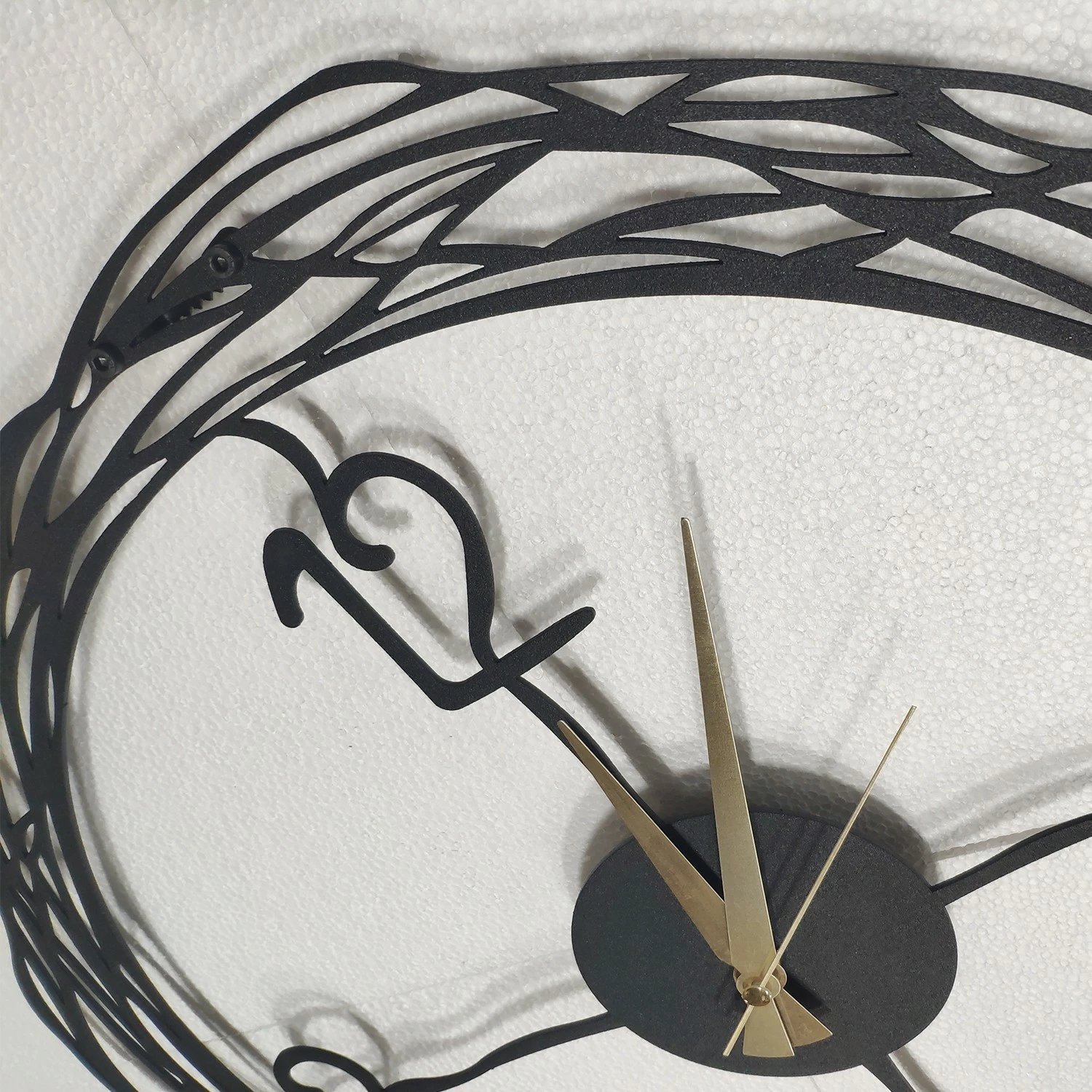 Orë muri dekorative prej metali, Wallity, model Winding, e zezë, 50x50cm