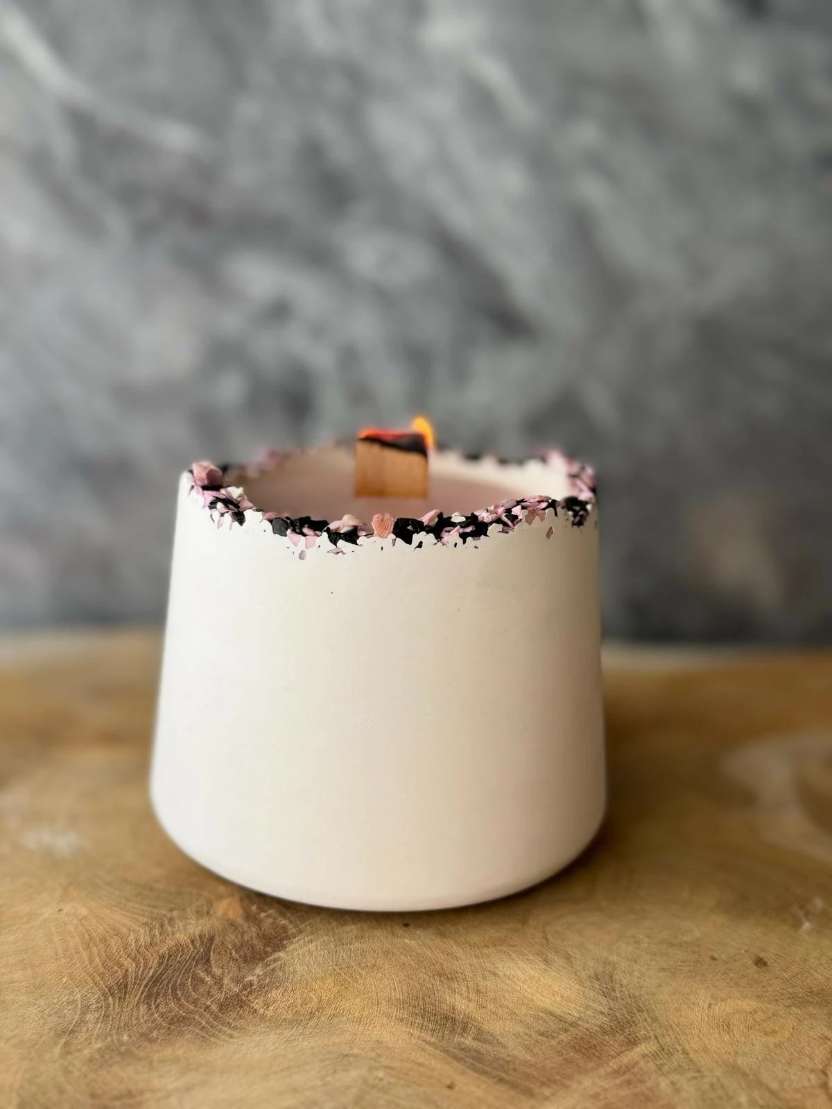 Qiri Glamour, Evila Originals, 7TM, rozë dhe bardhë, sojë, beton, 7x10x7cm