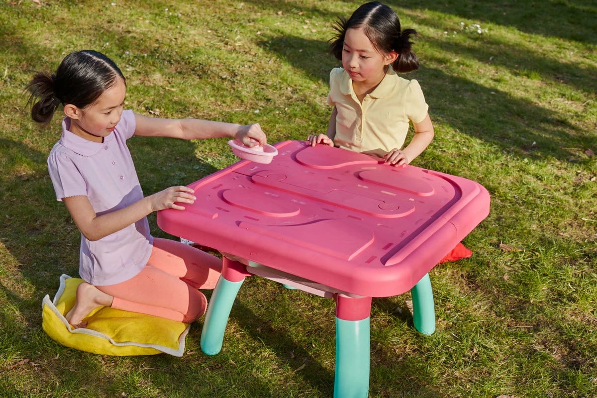 Set tavolinë me lodra për vajza Centre Pink Sand and Water Table with Lid & Accessories 