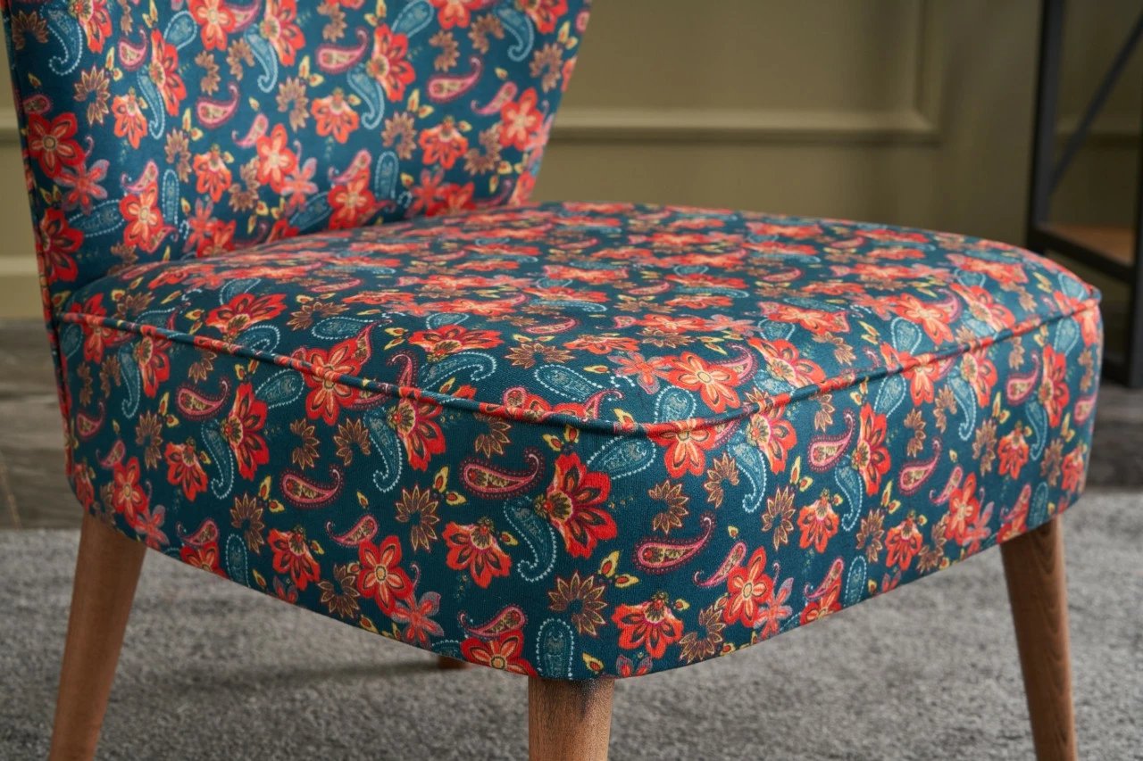 Karrige krahu Atelier del Sofa, model Viola Berjer Nergiz, shumëngjyrëshe