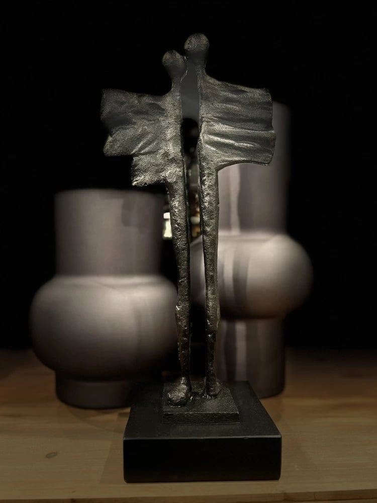 Figurë dekorative Eros, polirezine, e zezë, 15x12x37 cm