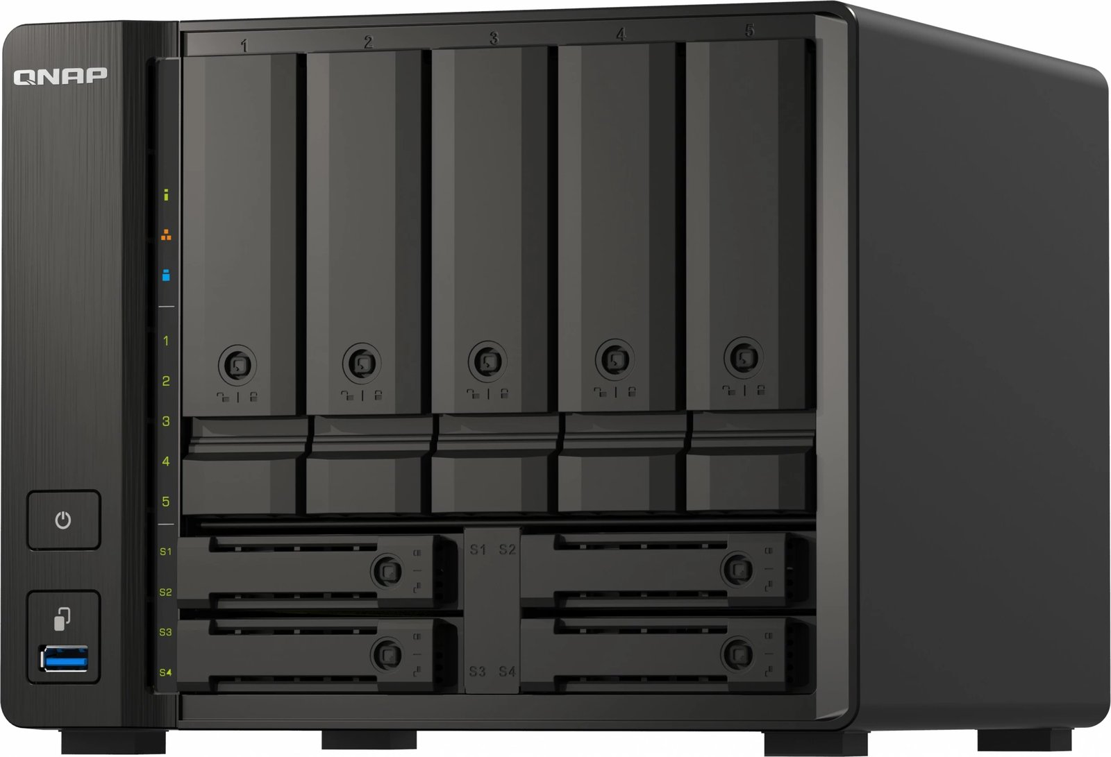 NAS QNAP, Ryzen V1500B, 32GB RAM, 9 vende disqe, e zezë