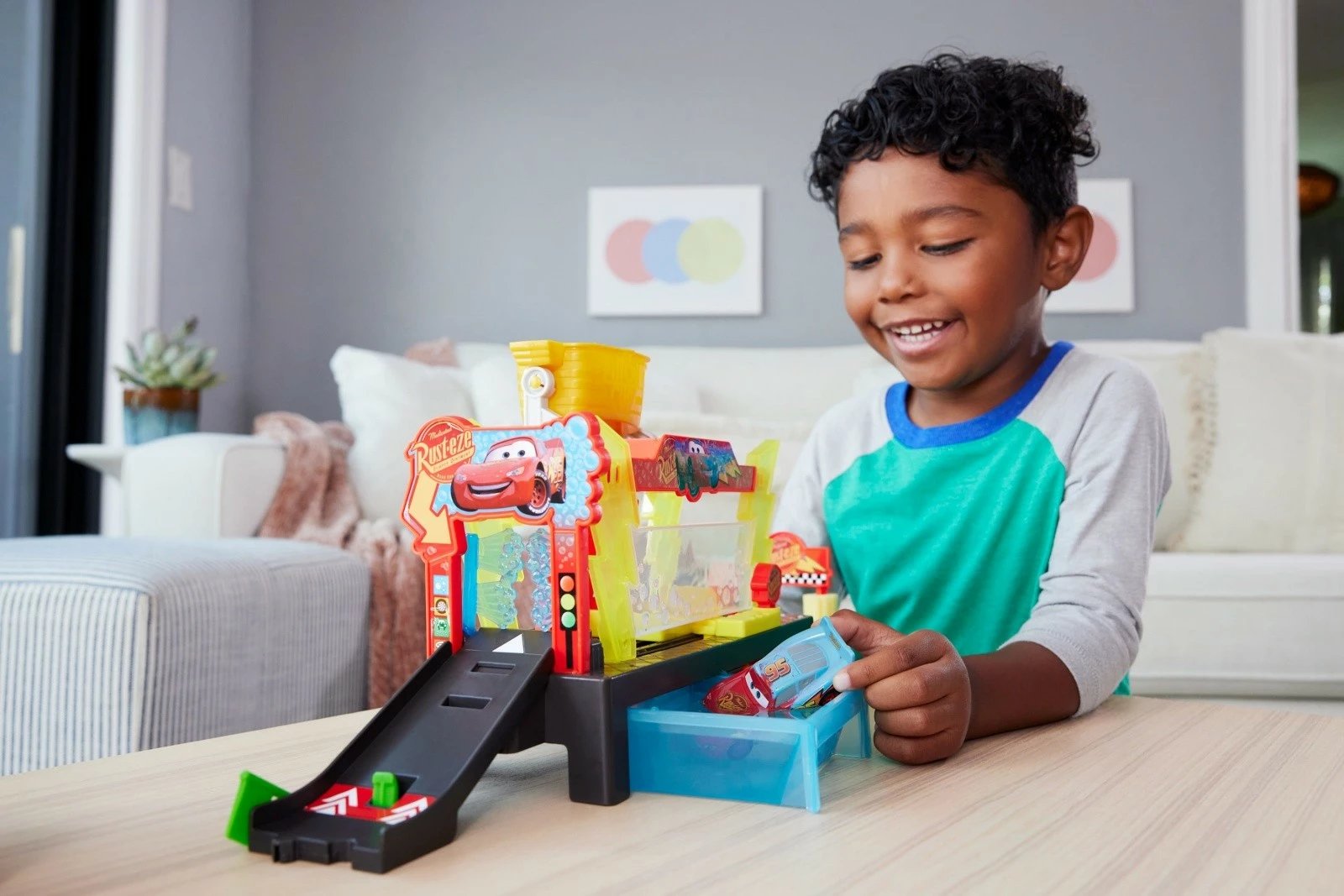 Set lojërash lavazh veturash, Mattel Disney Pixar Cars JBM70, me veturë Lightning McQueen Color Changer 1:55, plastikë, pa bateri, shumëngjyrësh, set