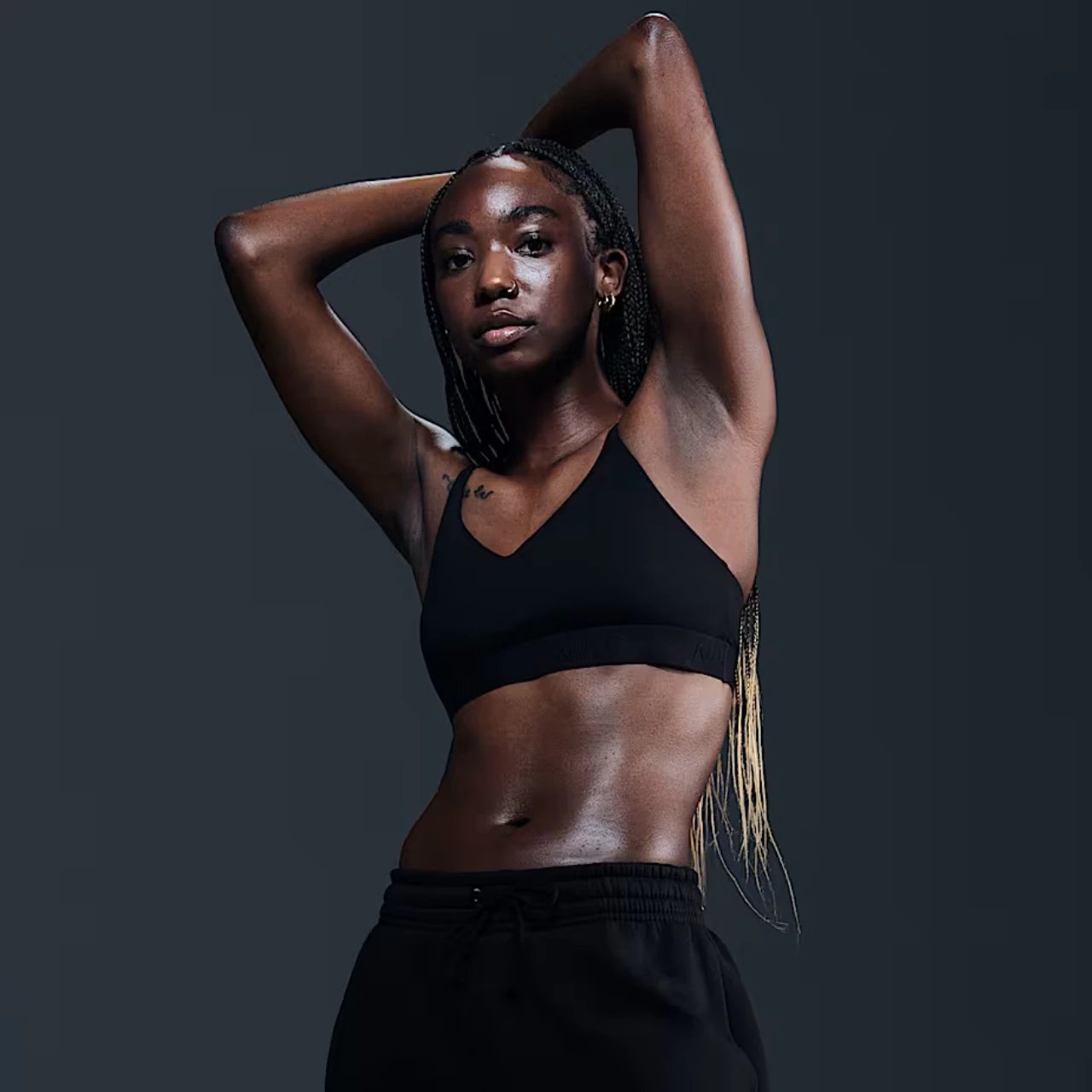 Bra sportive Nike për femra, e zezë